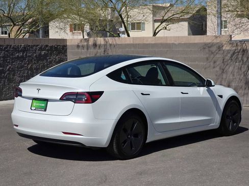 Used 2023 Tesla Model 3 Standard Range image 9