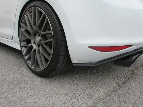 Used 2015 Volkswagen Golf 4-Door FWD image 11