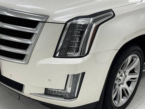 Used 2015 Cadillac Escalade Luxury image 35