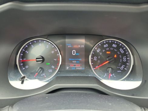 Used 2019 Toyota RAV4 XLE Premium image 27