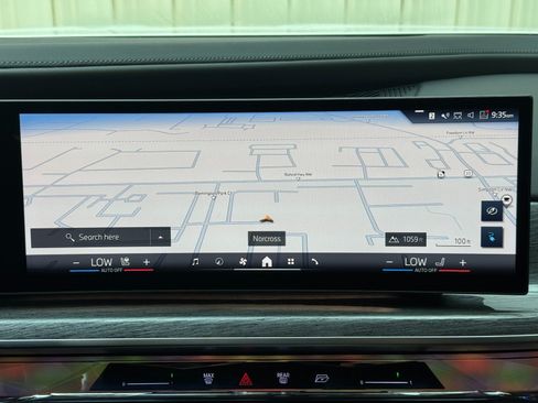 Used 2023 BMW i7 xDrive60 w/ Executive Package 2 AWD/4WD image 25