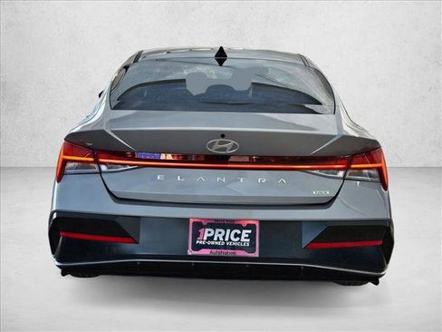 Used 2025 Hyundai Elantra Limited FWD image 7