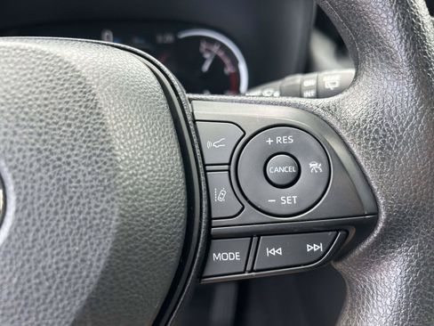 Used 2025 Toyota RAV4 XLE FWD image 21