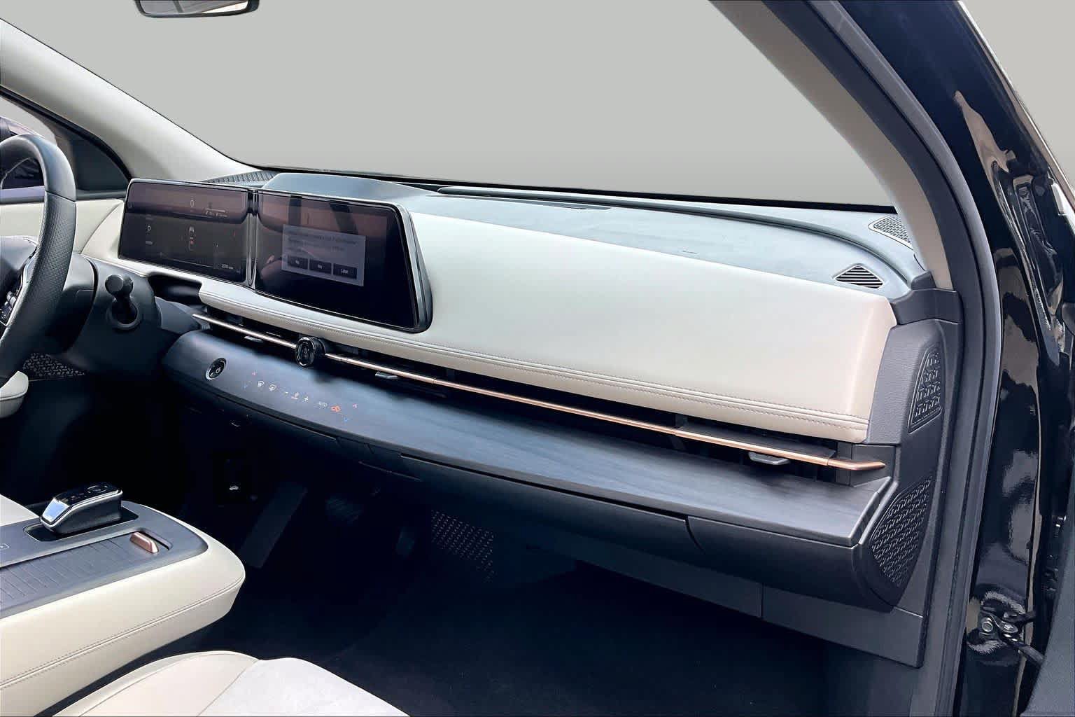 Certified 2023 Nissan Ariya FWD image 18