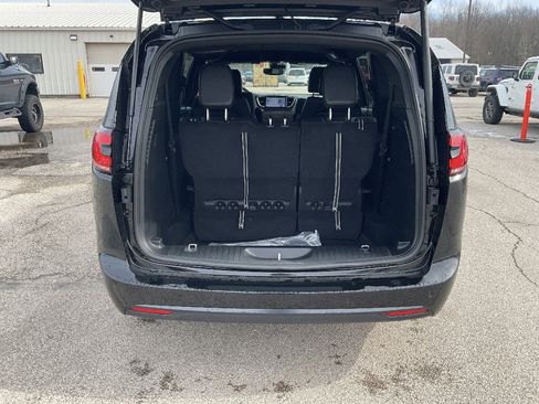 New 2026 Chrysler Pacifica Select w/ S Appearance Package image 14