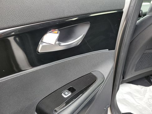 Used 2016 Kia Sorento SX image 13