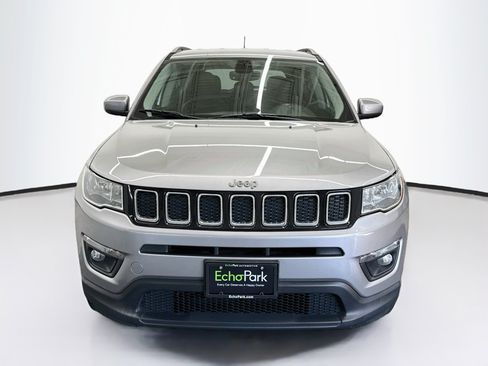 Used 2018 Jeep Compass Latitude w/ Popular Equipment Group AWD/4WD image 2