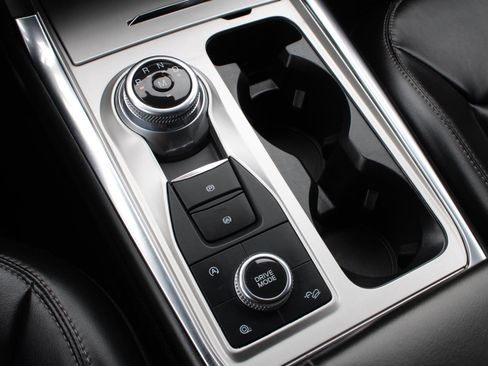 Used 2021 Ford Explorer XLT w/ Equipment Group 202A image 13