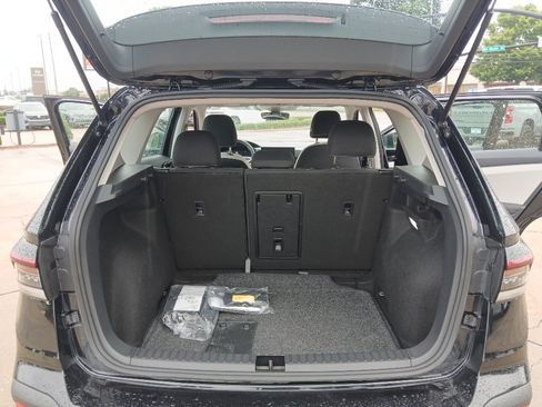 Used 2025 Volkswagen Taos S w/ Taos MDO Package FWD image 21