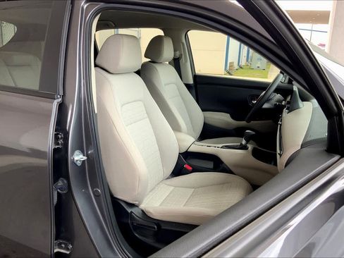 Used 2025 Honda HR-V LX image 9