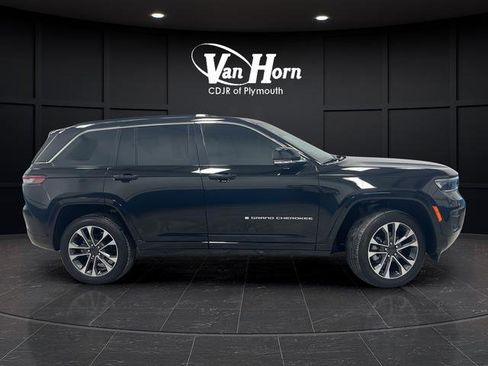 Used 2024 Jeep Grand Cherokee Overland image 2