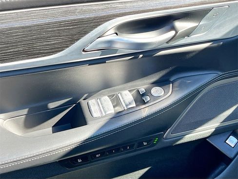 Used 2019 BMW 750i w/ Executive Package image 12