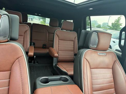 Used 2024 GMC Yukon XL Denali Ultimate AWD/4WD image 18
