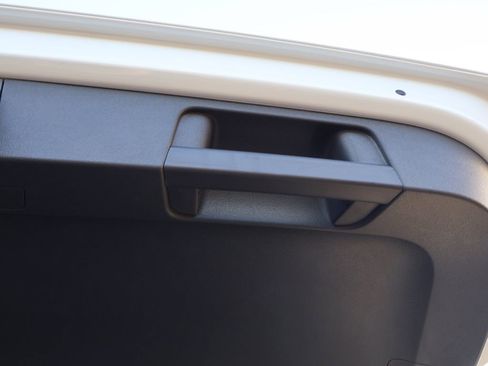 New 2026 Volkswagen Taos SEL image 22