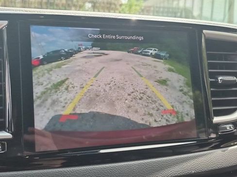 Used 2025 Chrysler Pacifica Select FWD image 17
