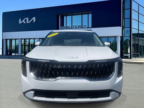 Used 2025 Kia Carnival FWD image 5