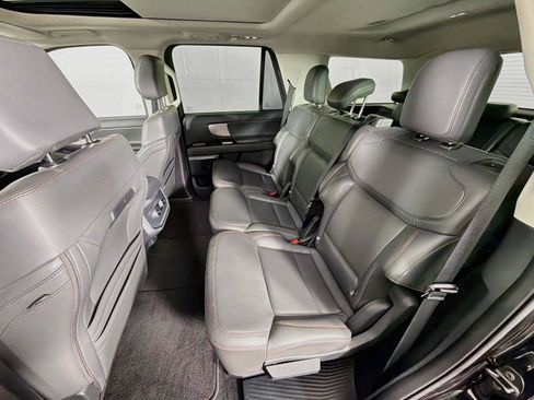 Used 2025 Ford Expedition Active AWD/4WD image 26