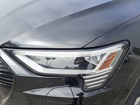 Used 2023 Audi e-tron Premium w/ Convenience Plus Package image 8