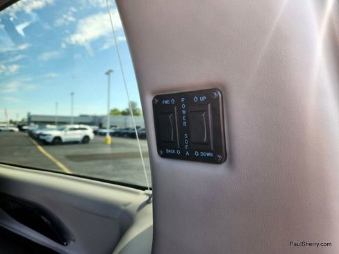 Used 2023 GMC Savana 2500 image 25