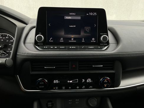 Used 2025 Nissan Rogue SV image 27