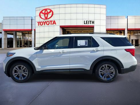 Used 2022 Ford Explorer XLT w/ Equipment Group 202A image 8