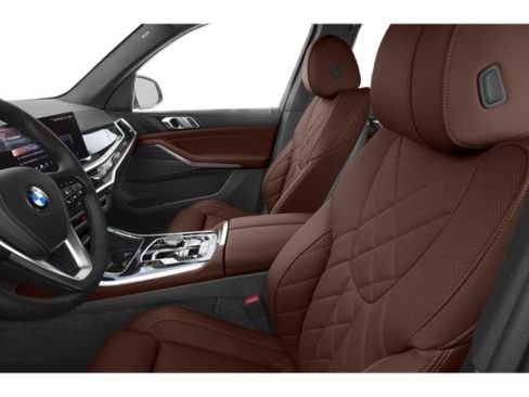 Used 2024 BMW X5 xDrive50e image 9