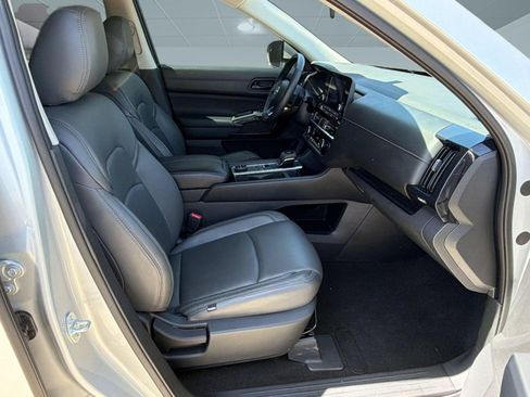 Used 2023 Nissan Pathfinder SV AWD/4WD image 22