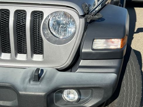 Used 2019 Jeep Wrangler Unlimited Sport S AWD/4WD image 11