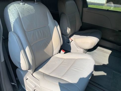 Used 2017 Toyota Sienna XLE Premium AWD/4WD image 15