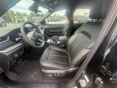 New 2025 Jeep Grand Cherokee L Limited image 15