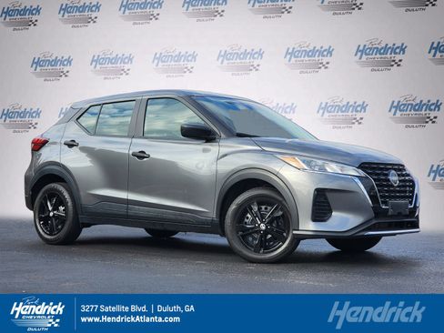 Used 2022 Nissan Kicks S image 1