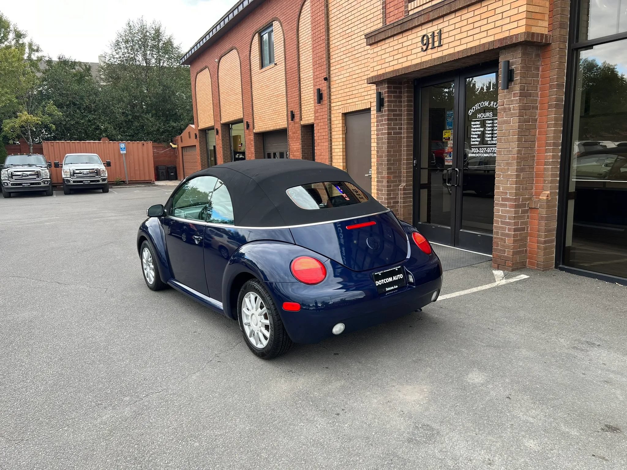 Used 2005 Volkswagen Beetle Dark Flint Edition FWD image 5