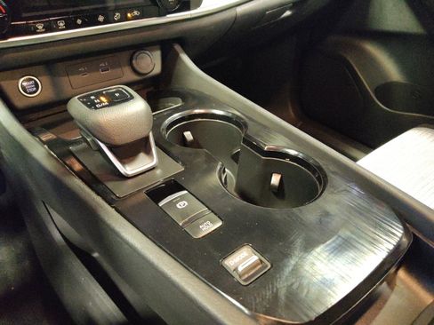 Used 2023 Nissan Rogue SV image 26