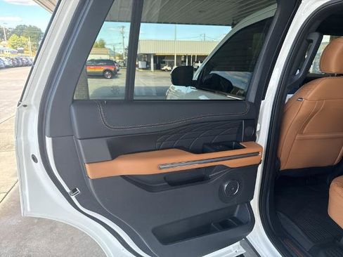 Certified 2024 Ford Expedition Platinum image 18