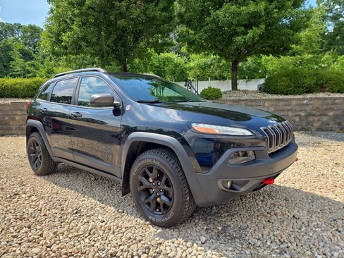 Used 2016 Jeep Cherokee Trailhawk w/ Leather Interior Group AWD/4WD image 1