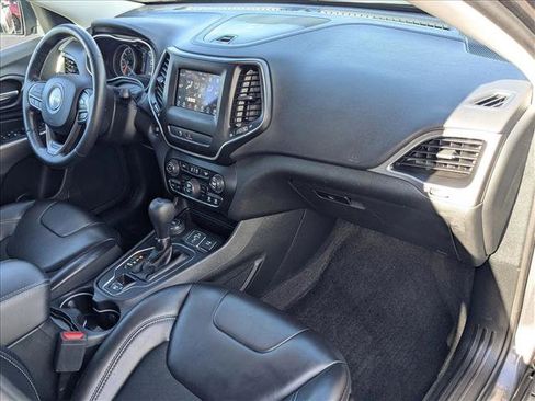 Used 2019 Jeep Cherokee Latitude Plus w/ Comfort/Convenience Group image 21