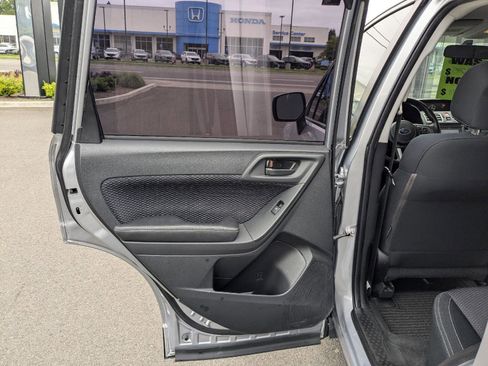 Used 2017 Subaru Forester 2.5i w/ Alloy Wheel Package AWD/4WD image 11