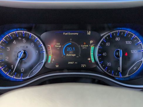 Used 2025 Chrysler Pacifica Select image 16