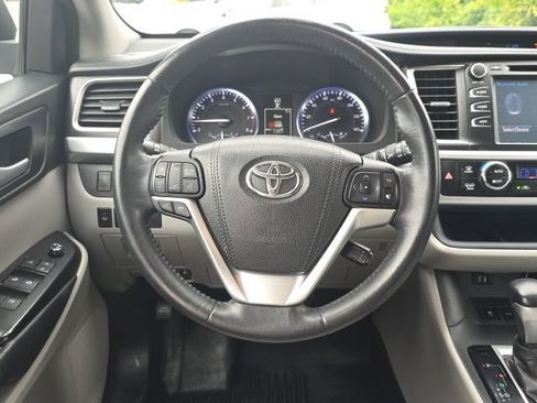 Used 2015 Toyota Highlander XLE AWD/4WD image 13
