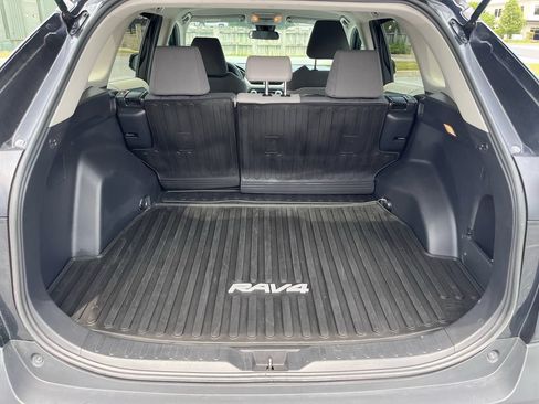 Used 2021 Toyota RAV4 XLE AWD/4WD image 12