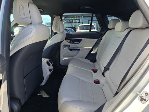 Used 2023 Mercedes-Benz GLC 300 4MATIC image 16