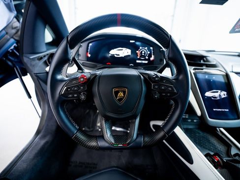 Used 2024 Lamborghini Revuelto image 40