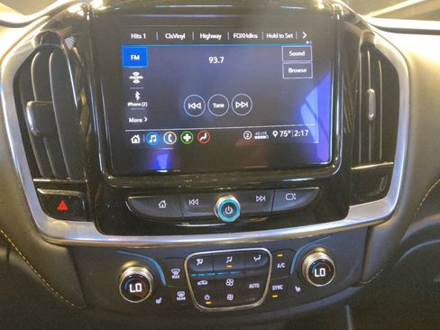 Used 2021 Chevrolet Traverse LT image 25