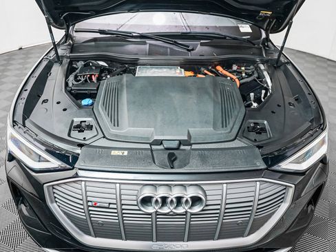 Used 2022 Audi e-tron Premium Plus w/ Premium Plus Package image 4