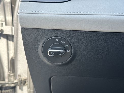 Used 2025 Volkswagen Taos SE FWD image 23