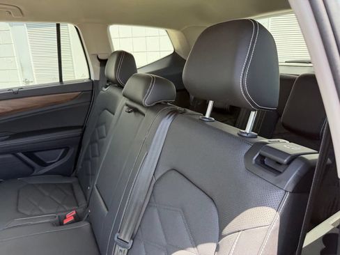 Certified 2026 Volkswagen Atlas SE w/ Black Wheel Package FWD image 18