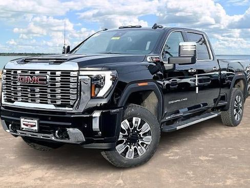 New 2026 GMC Sierra 2500 Denali w/ Denali Reserve Package AWD/4WD image 2