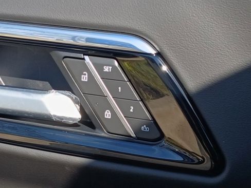 New 2026 Chevrolet Suburban Z71 AWD/4WD image 18