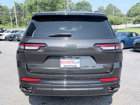 Used 2024 Jeep Grand Cherokee L Summit AWD/4WD image 8