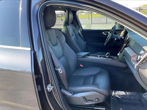 Used 2023 Volvo XC60 T8 Plus image 10